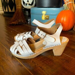 Swedish Hasbeens white lattice leather clog sandals. Size EU 36